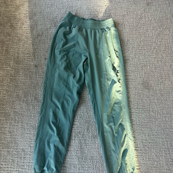 Lululemon Wanderer jogger - Picture 2 of 5